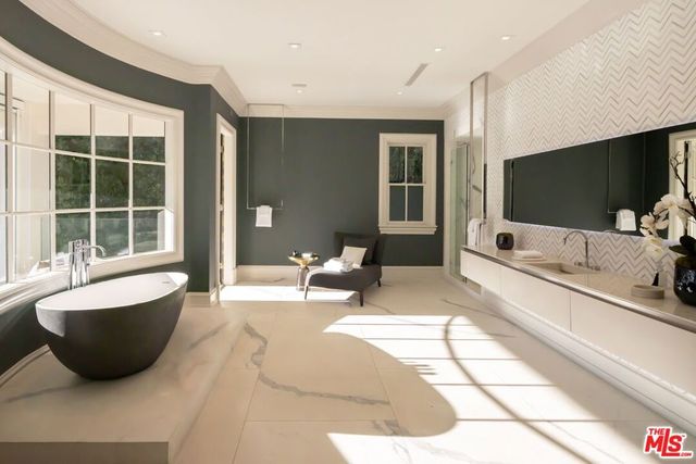 917 N Crescent Drive, Beverly Hills, CA 90210