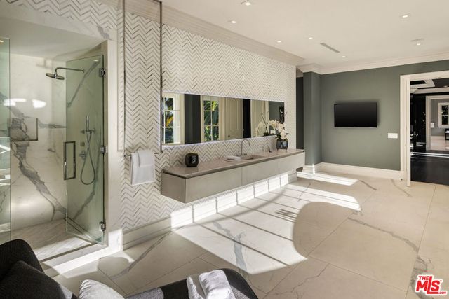 917 N Crescent Drive, Beverly Hills, CA 90210