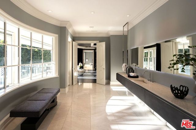 917 N Crescent Drive, Beverly Hills, CA 90210