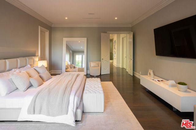 917 N Crescent Drive, Beverly Hills, CA 90210