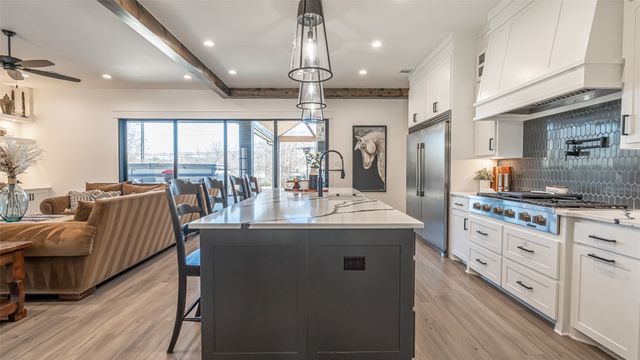 5611 Hondo Drive, De Cordova, TX 76049