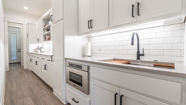 5611 Hondo Drive, De Cordova, TX 76049