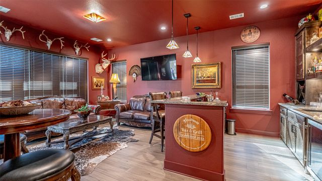 5611 Hondo Drive, De Cordova, TX 76049