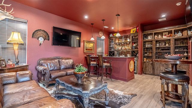 5611 Hondo Drive, De Cordova, TX 76049