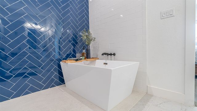 5611 Hondo Drive, De Cordova, TX 76049