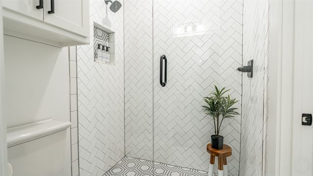 5611 Hondo Drive, De Cordova, TX 76049