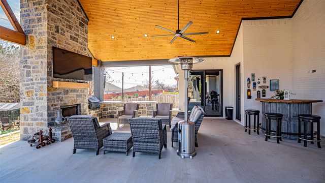 5611 Hondo Drive, De Cordova, TX 76049