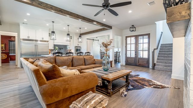 5611 Hondo Drive, De Cordova, TX 76049