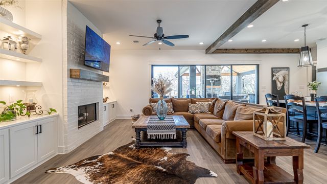 5611 Hondo Drive, De Cordova, TX 76049