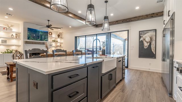 5611 Hondo Drive, De Cordova, TX 76049