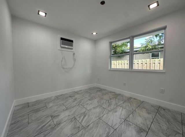 707 NW 3rd Avenue 2, Pompano Beach, FL 33060