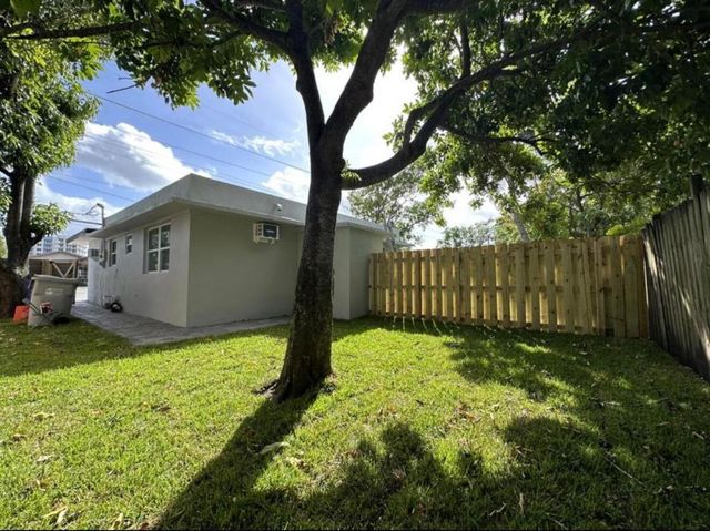 707 NW 3rd Avenue 2, Pompano Beach, FL 33060