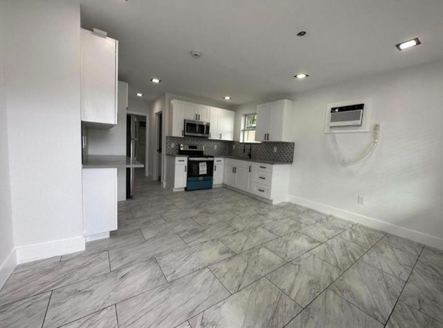 707 NW 3rd Avenue 2, Pompano Beach, FL 33060