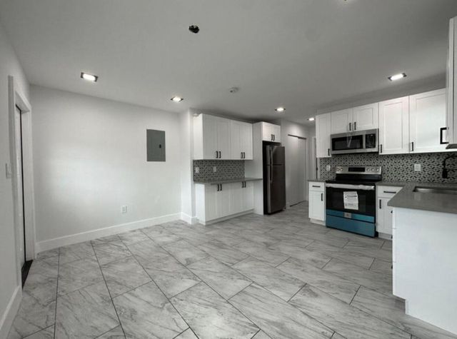 707 NW 3rd Avenue 2, Pompano Beach, FL 33060