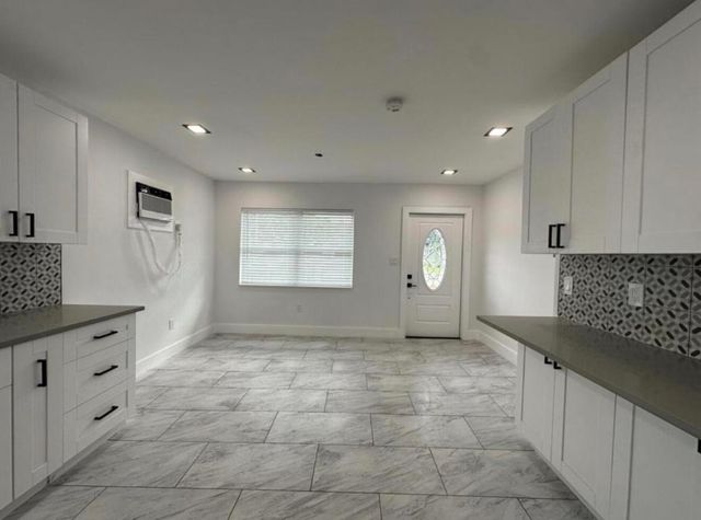 707 NW 3rd Avenue 2, Pompano Beach, FL 33060