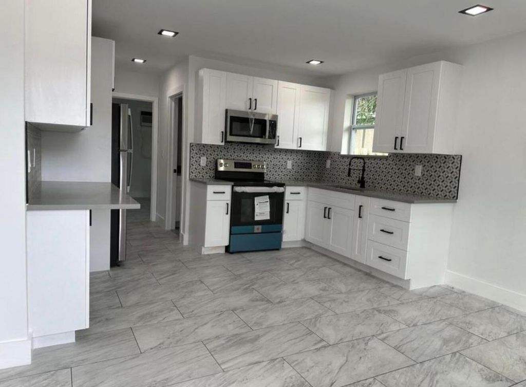 707 NW 3rd Avenue 2, Pompano Beach, FL 33060