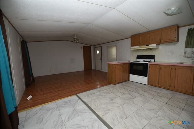 305 W Railroad Street, Port Lavaca, TX 77979