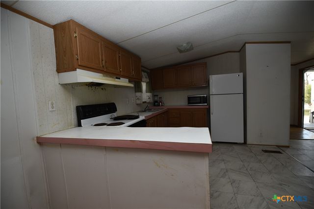 305 W Railroad Street, Port Lavaca, TX 77979