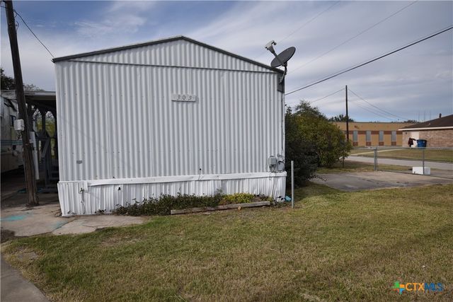 305 W Railroad Street, Port Lavaca, TX 77979