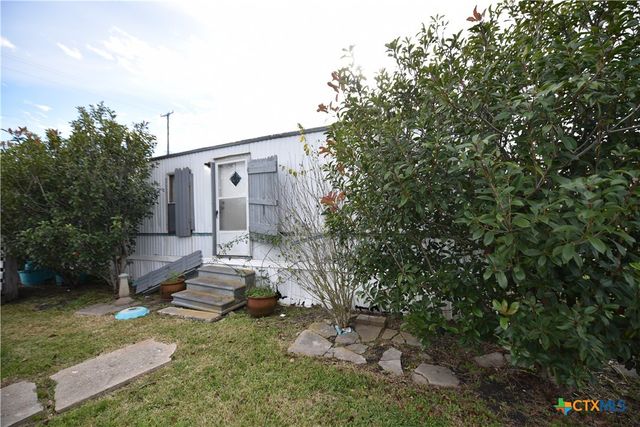 305 W Railroad Street, Port Lavaca, TX 77979