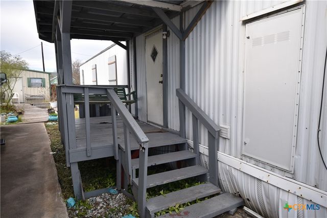 305 W Railroad Street, Port Lavaca, TX 77979