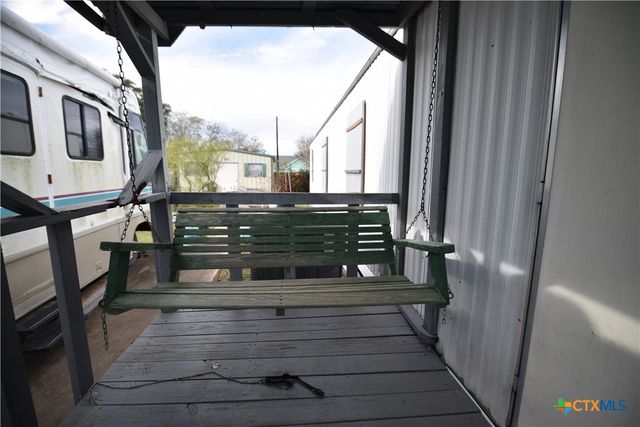 305 W Railroad Street, Port Lavaca, TX 77979