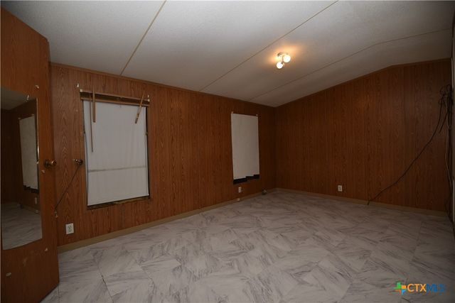 305 W Railroad Street, Port Lavaca, TX 77979
