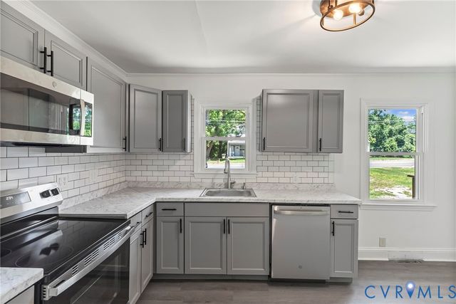 607 Longwood Ave, Farmville, VA 23901