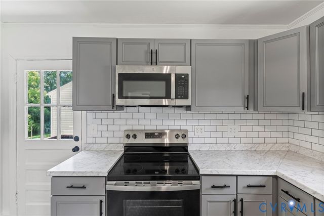 607 Longwood Ave, Farmville, VA 23901