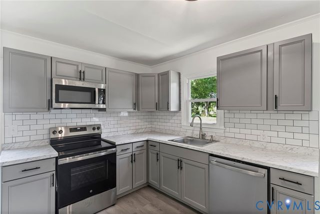 607 Longwood Ave, Farmville, VA 23901