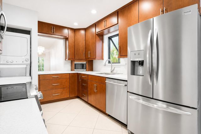 16131 Laurel Drive 33, Weston, FL 33326