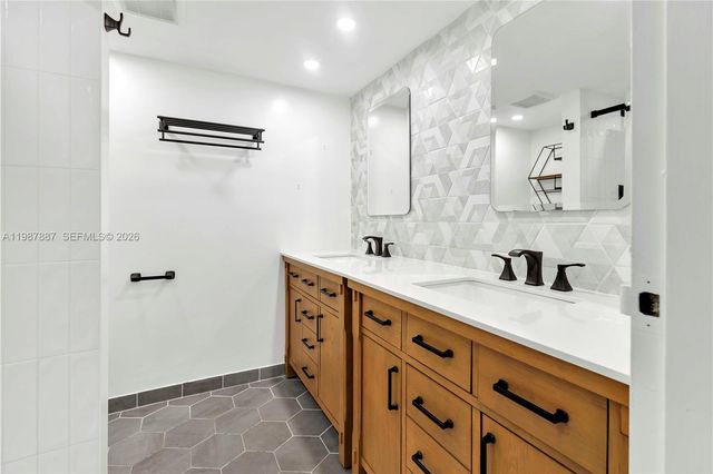 13499 Biscayne Boulevard 613, North Miami, FL 33181