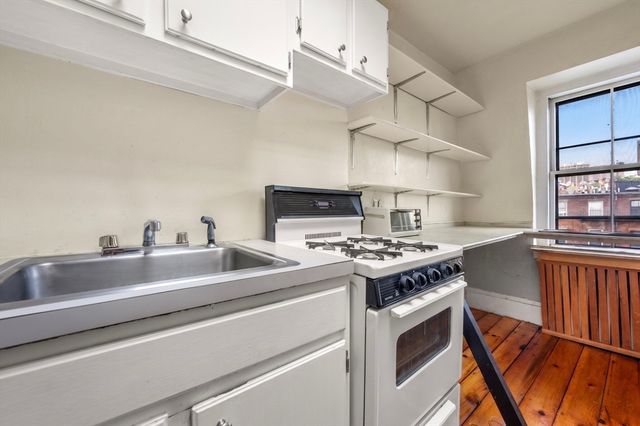 8 Brimmer St 5B, Boston, MA 02108