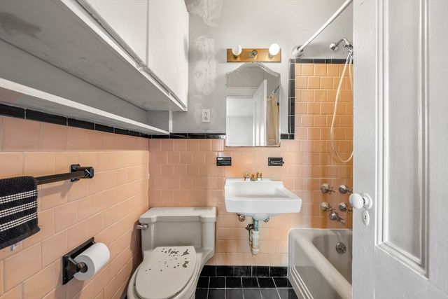 8 Brimmer St 5B, Boston, MA 02108