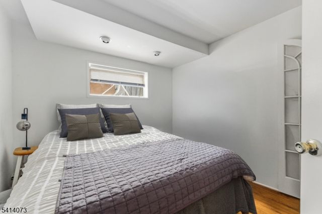 2455 3Rd St, Fort Lee Boro, NJ 07024