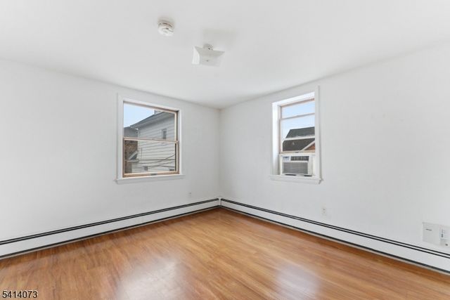 2455 3Rd St, Fort Lee Boro, NJ 07024