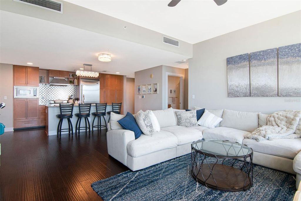 Image 18 of property listing at 1120 E KENNEDY BOULEVARD 1211, Tampa, FL 33602