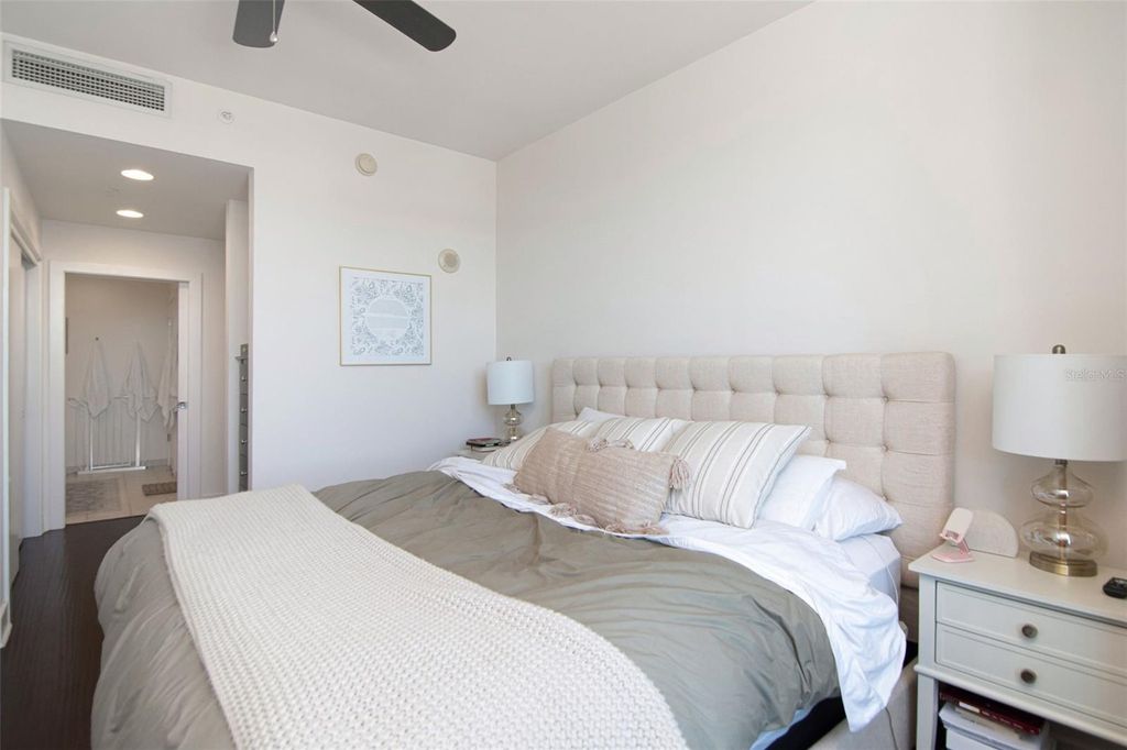 Image 37 of property listing at 1120 E KENNEDY BOULEVARD 1211, Tampa, FL 33602