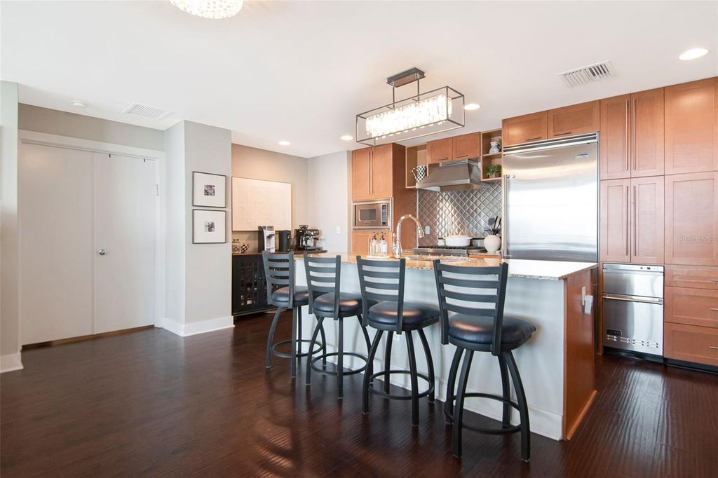 Image 10 of property listing at 1120 E KENNEDY BOULEVARD 1211, Tampa, FL 33602