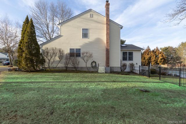 70 Fairway Drive, Wading River, NY 11792