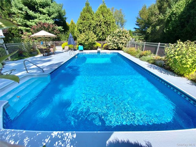 70 Fairway Drive, Wading River, NY 11792