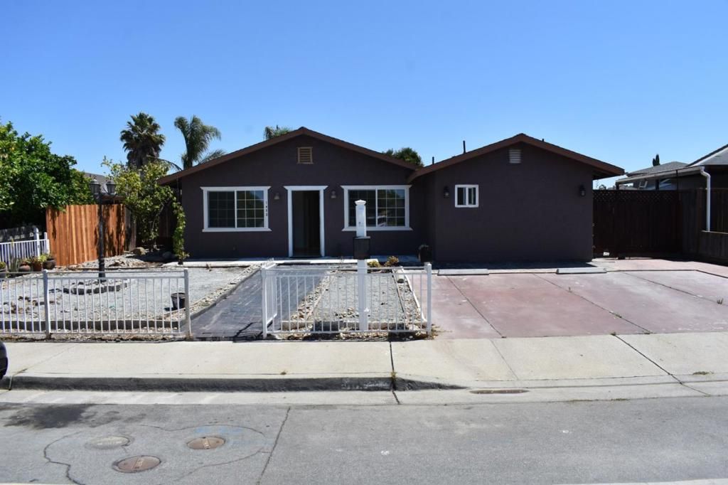Image 1 of property listing at 1040 Central Avenue, Hollister, CA 95023