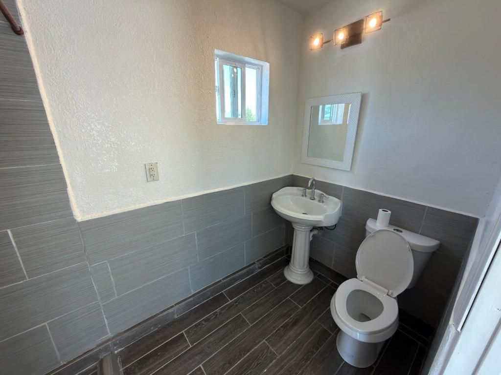 Image 13 of property listing at 1040 Central Avenue, Hollister, CA 95023