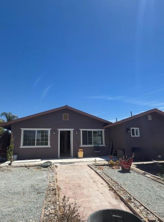 Image 2 of property listing at 1040 Central Avenue, Hollister, CA 95023