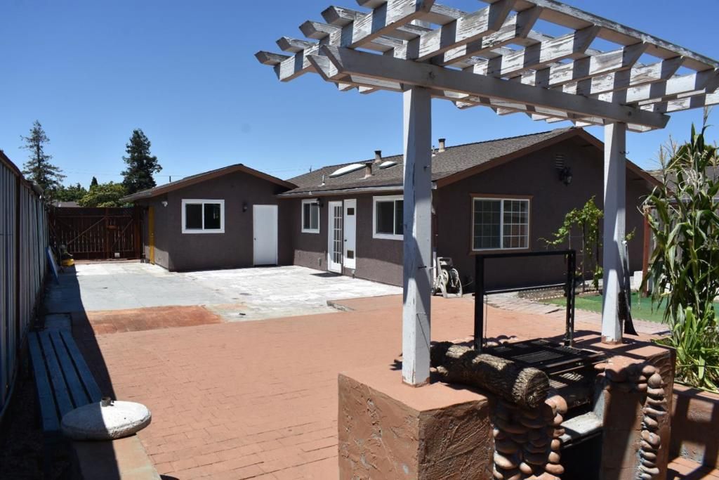 Image 30 of property listing at 1040 Central Avenue, Hollister, CA 95023