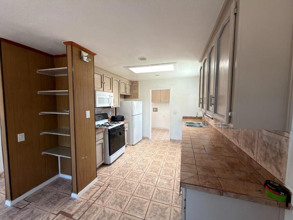 Image 7 of property listing at 1040 Central Avenue, Hollister, CA 95023