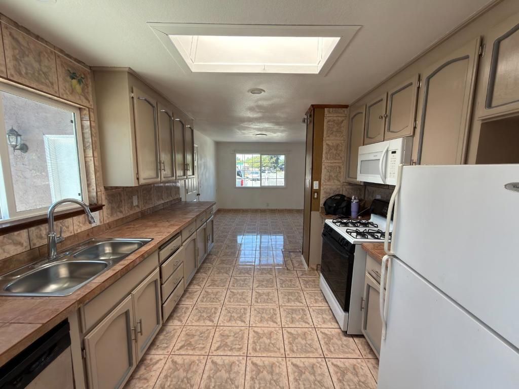 Image 8 of property listing at 1040 Central Avenue, Hollister, CA 95023