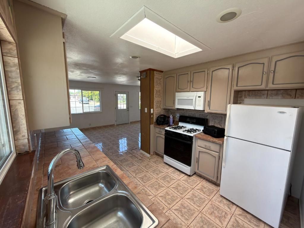 Image 9 of property listing at 1040 Central Avenue, Hollister, CA 95023