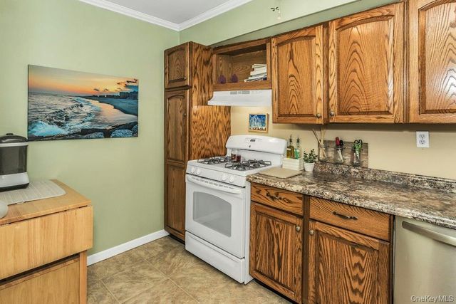 25 Neptune Boulevard 2nd Floor Apt. E, Long Beach, NY 11561