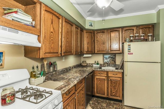 25 Neptune Boulevard 2nd Floor Apt. E, Long Beach, NY 11561